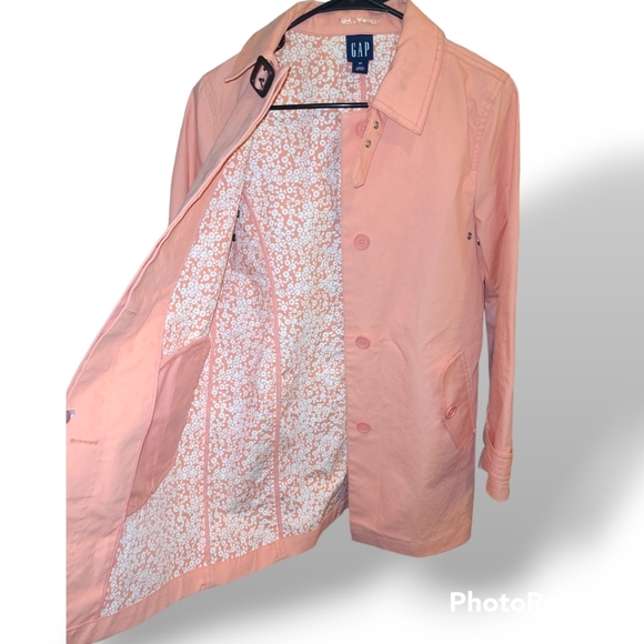 Jacket Gap Coral Button Up - Picture 2 of 12